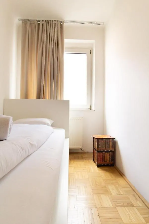 Naschmarkt Premium Apartment in Your Wien 0*,